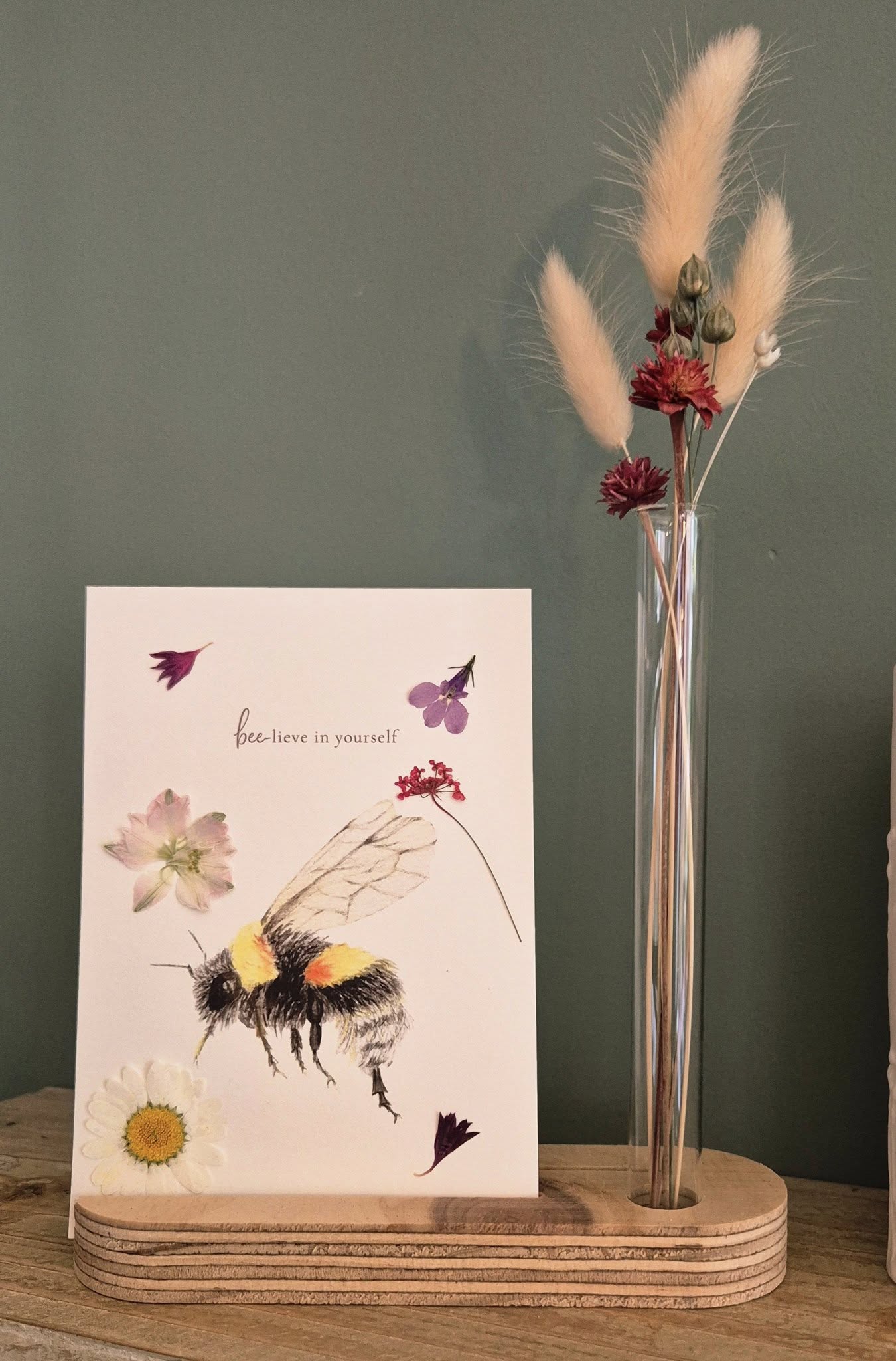 Cartes fleuries et leur support