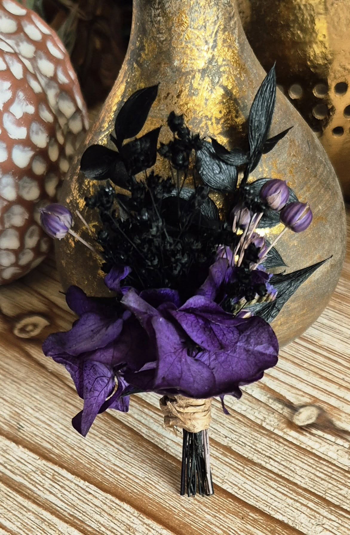 Boutonnière en végétaux séchés et stabilisés