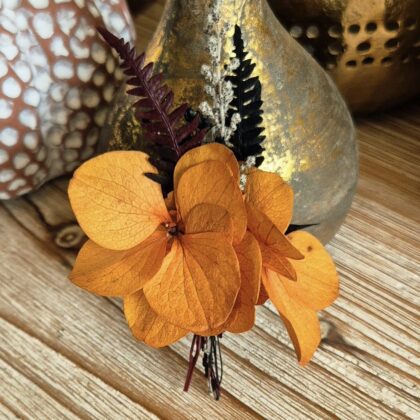 Boutonnière en végétaux séchés et stabilisés