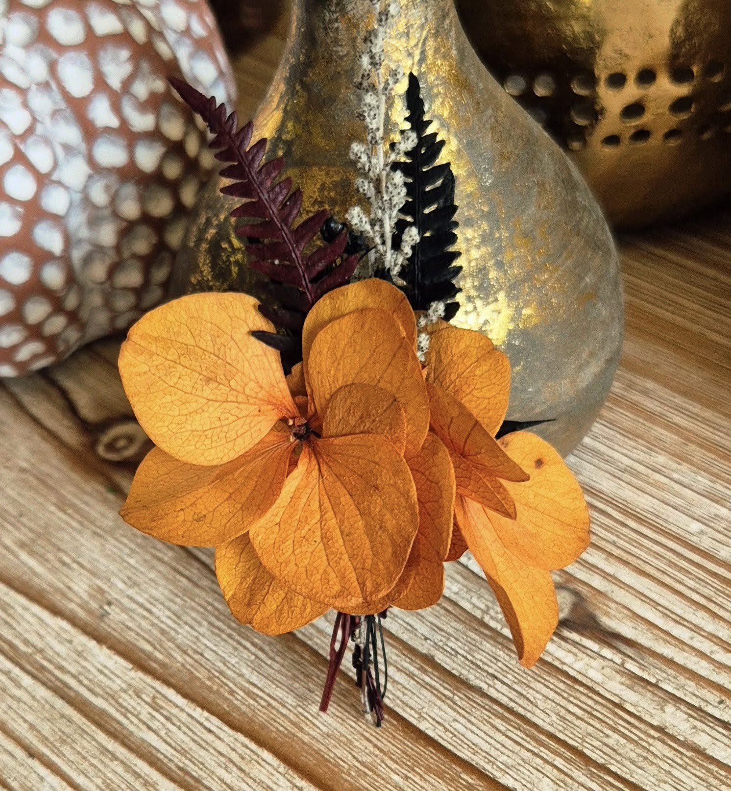 Boutonnière en végétaux séchés et stabilisés