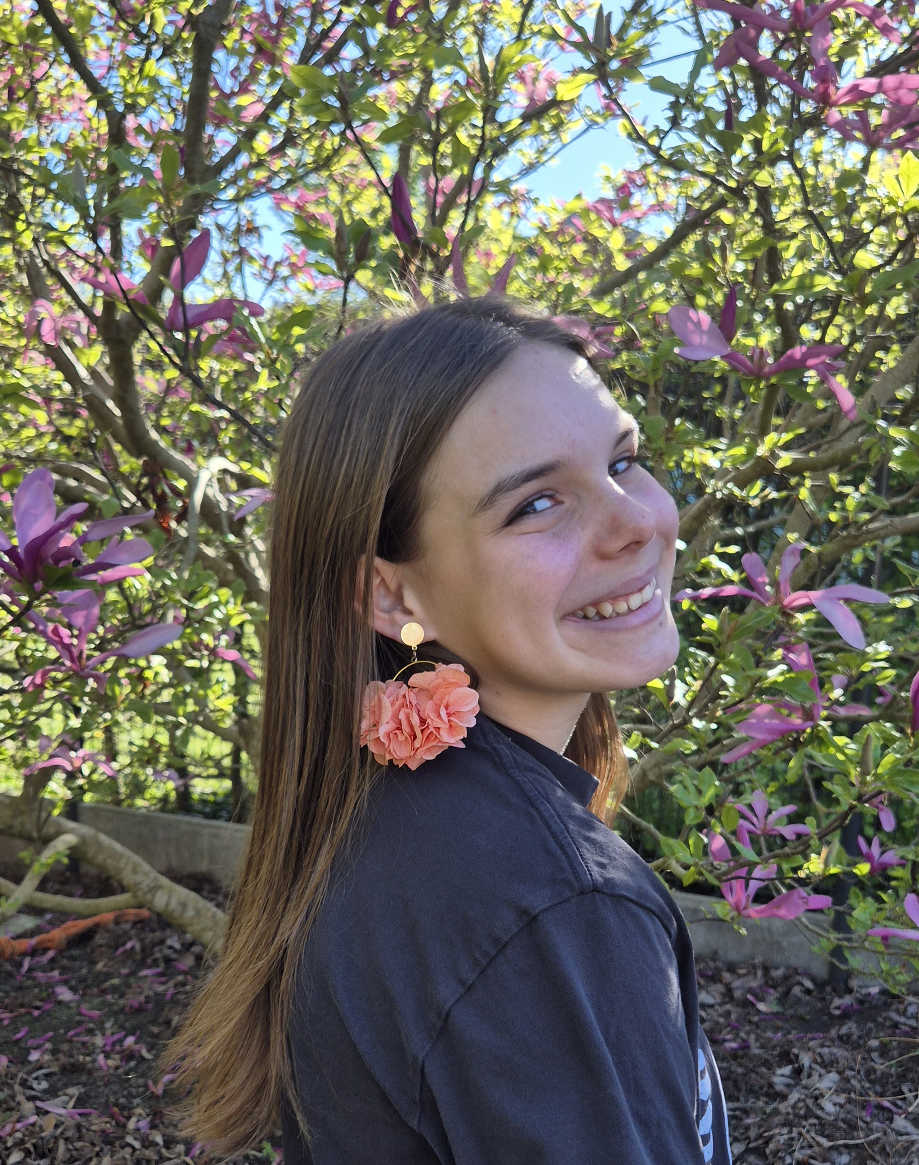 Boucles d'oreilles dorée à l'or fin et hortensia orange - disponible